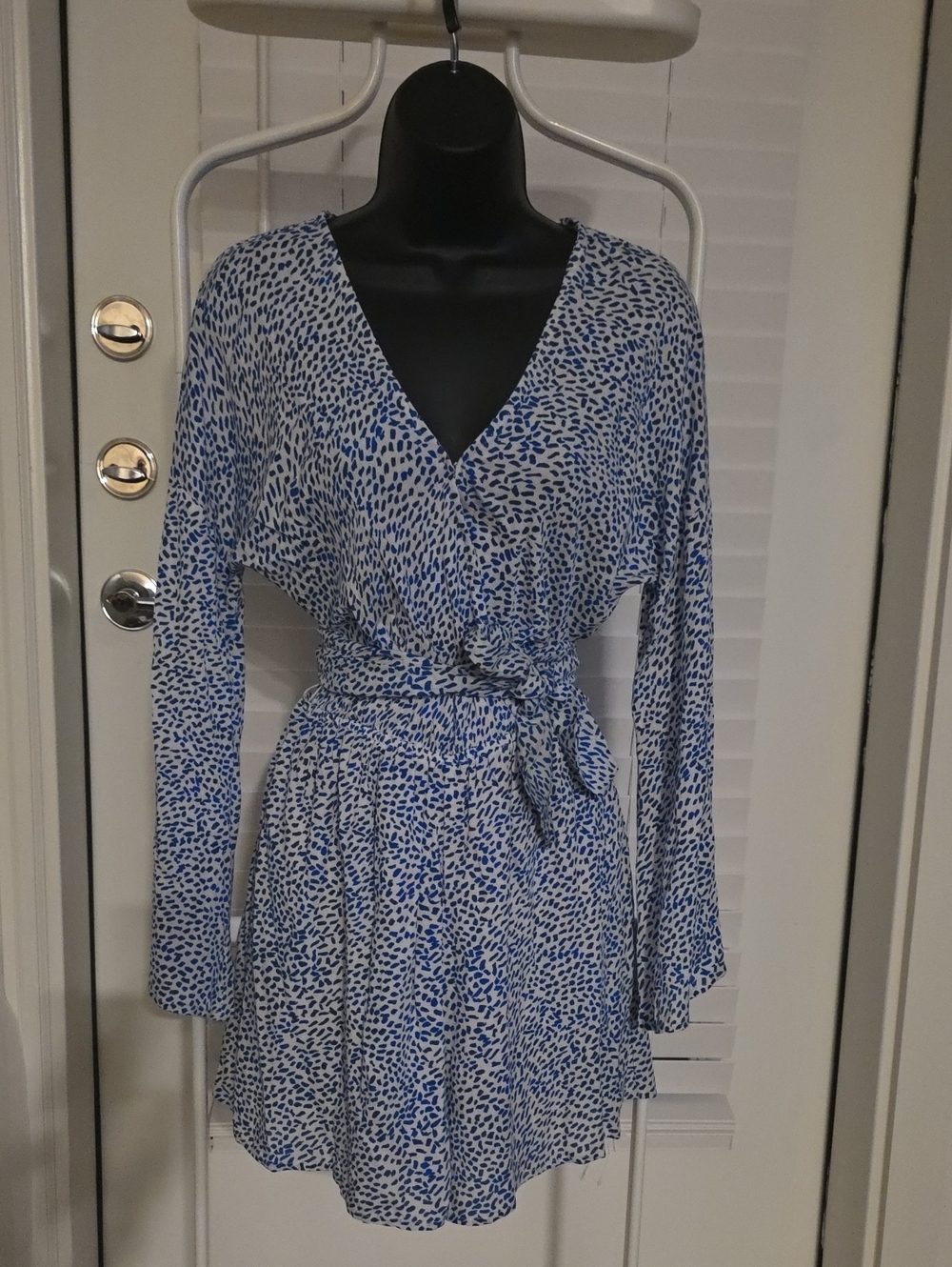 Lovestitch Blue & White Printed V-neckline Long Sleeve Tie-Waist Romper Size S